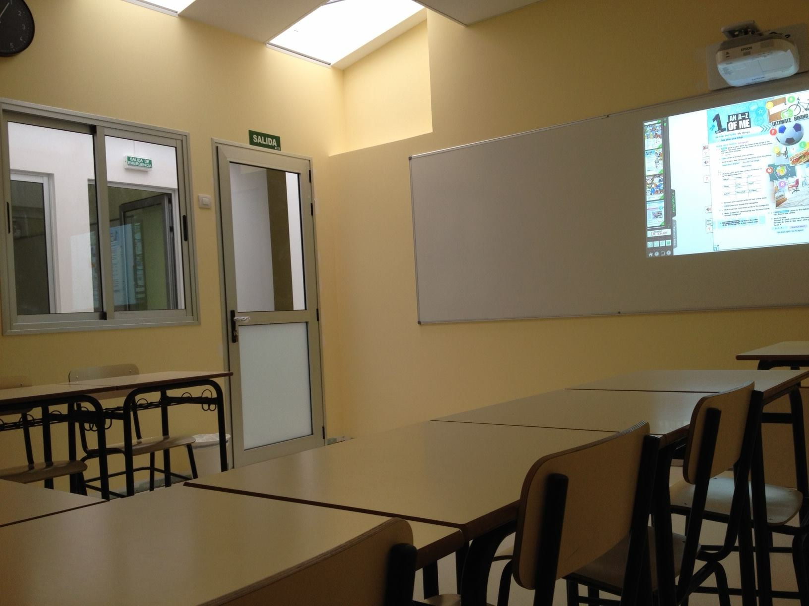 Aula luminosa de English CO en Playa de Arinaga
